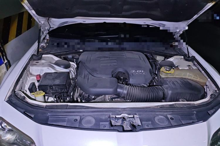 Used Chrysler 300C 2014 3.0L Excellence Edition Engine Bay
