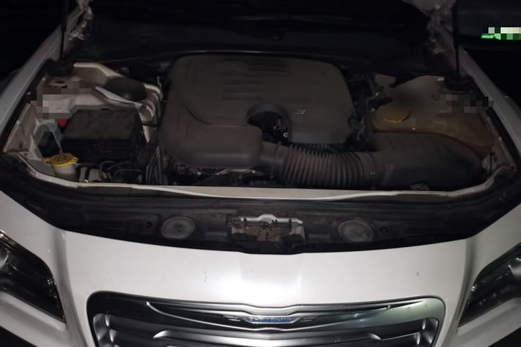 Used Chrysler 300C 2014 3.0L Excellence Edition Engine Bay