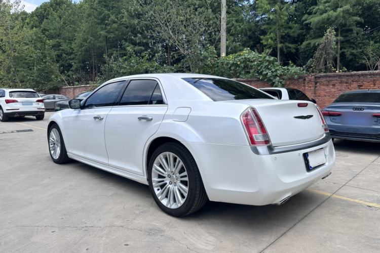 Used Chrysler 300C 2014 3.0L Excellence Edition Exterior 2