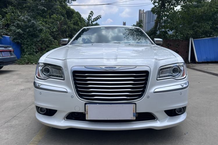 Used Chrysler 300C 2014 3.0L Excellence Edition Exterior 3