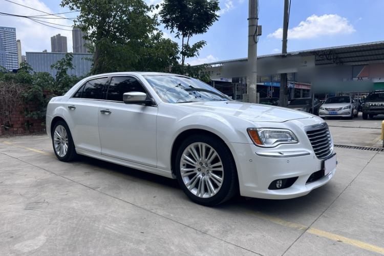 Used Chrysler 300C 2014 3.0L Excellence Edition Exterior 4