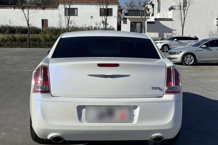 Used Chrysler 300C 2014 3.0L Excellence Edition Exterior 4