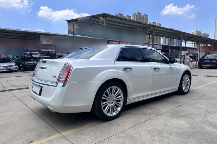 Used Chrysler 300C 2014 3.0L Excellence Edition Exterior 5