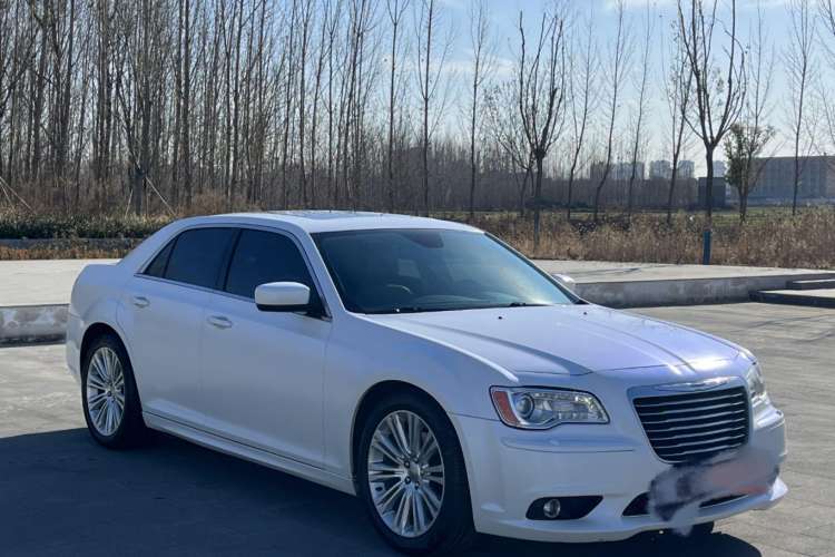 Used Chrysler 300C 2014 3.0L Excellence Edition Exterior 5