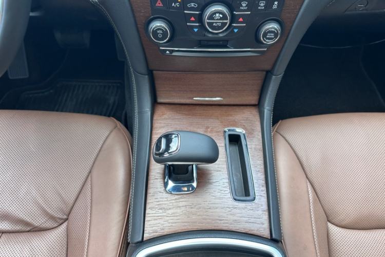 Used Chrysler 300C 2014 3.0L Excellence Edition Gear Lever