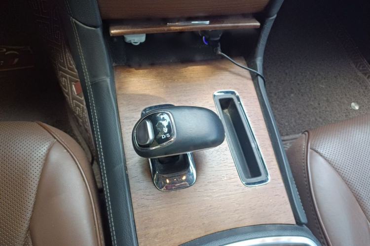Used Chrysler 300C 2014 3.0L Excellence Edition Gear Lever