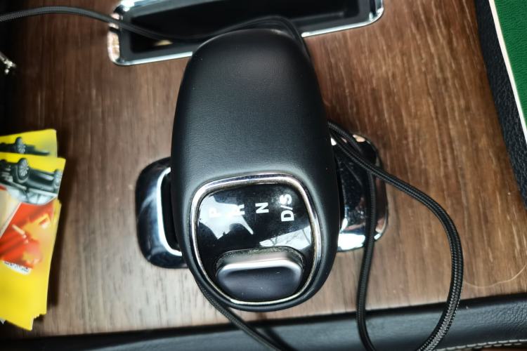Used Chrysler 300C 2014 3.0L Excellence Edition Gear Lever