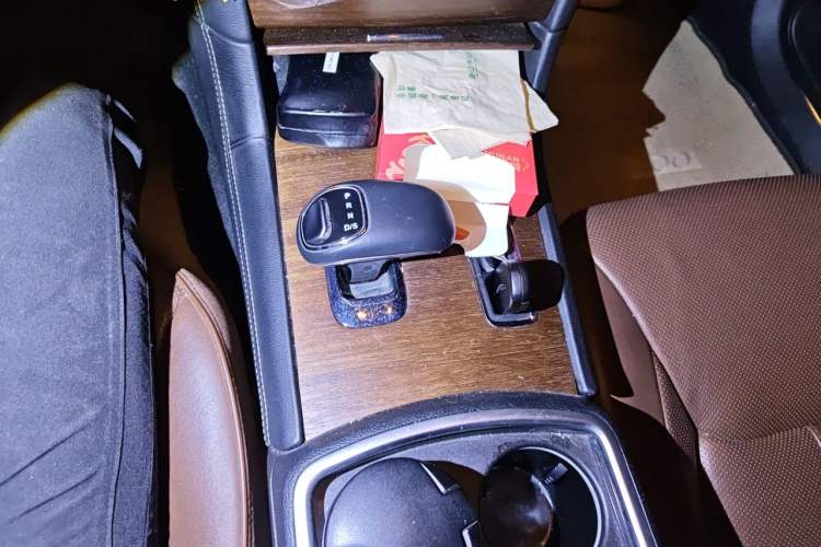 Used Chrysler 300C 2014 3.0L Excellence Edition Gear Lever