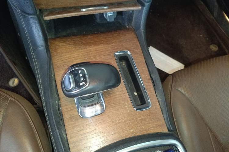 Used Chrysler 300C 2014 3.0L Excellence Edition Gear Lever
