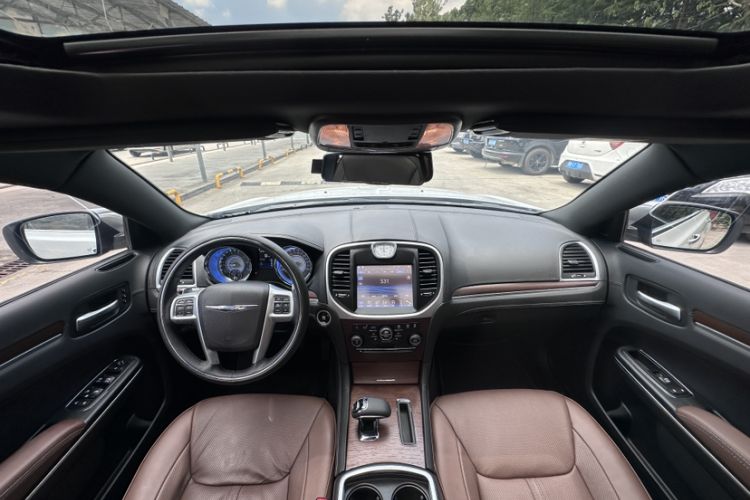 Used Chrysler 300C 2014 3.0L Excellence Edition Interior 1