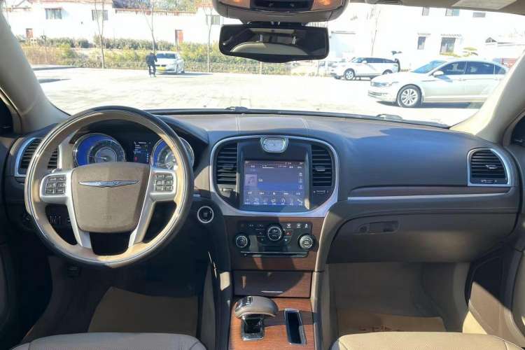 Used Chrysler 300C 2014 3.0L Excellence Edition Interior 1