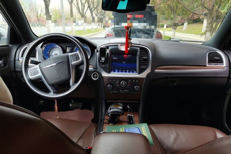 Used Chrysler 300C 2014 3.0L Excellence Edition Interior 2
