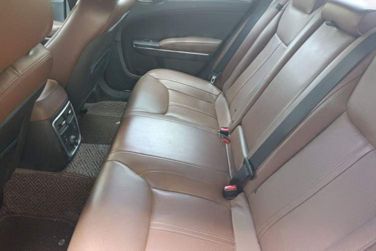 Used Chrysler 300C 2014 3.0L Excellence Edition Interior 4