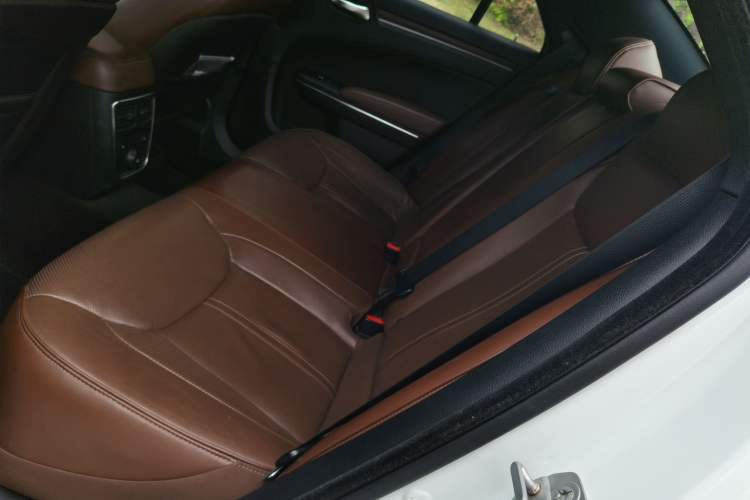 Used Chrysler 300C 2014 3.0L Excellence Edition Interior 4