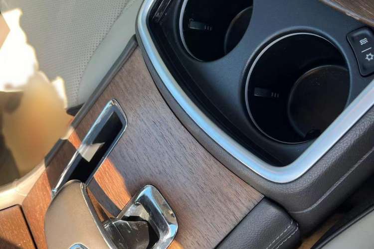 Used Chrysler 300C 2014 3.0L Excellence Edition Interior 4