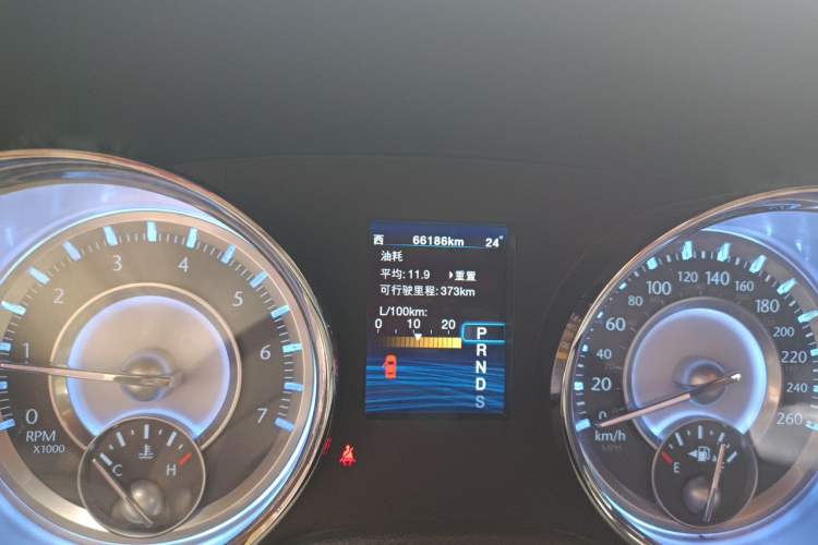 Used Chrysler 300C 2014 3.0L Excellence Edition Odometer Close Up