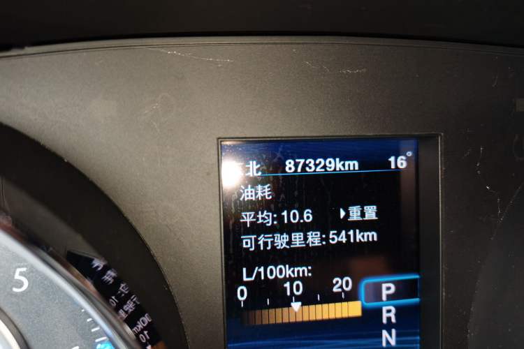 Used Chrysler 300C 2014 3.0L Excellence Edition Odometer Close Up
