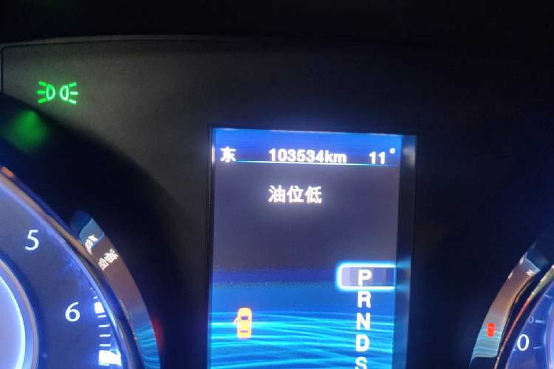 Used Chrysler 300C 2014 3.0L Excellence Edition Odometer Close Up