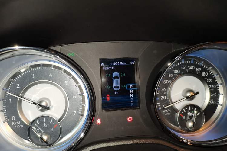 Used Chrysler 300C 2014 3.0L Excellence Edition Odometer Close Up