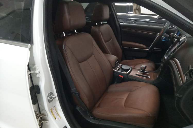 Used Chrysler 300C 2014 3.0L Excellence Edition Right Front Seat