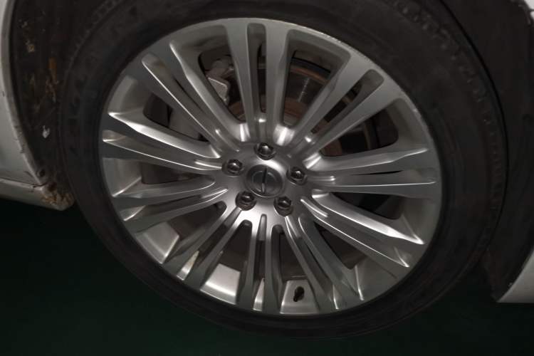 Used Chrysler 300C 2014 3.0L Excellence Edition Right Front Wheel Hub