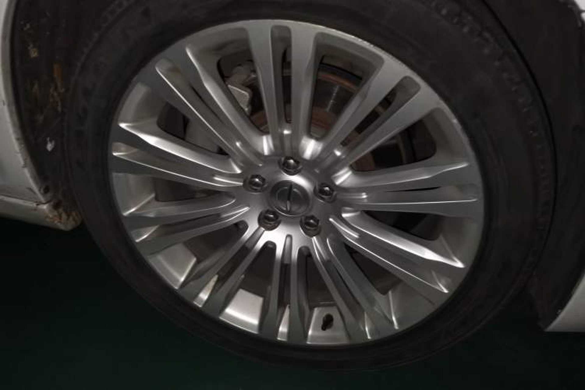 Used Chrysler 300C 2014 3.0L Excellence Edition Right Front Wheel Hub