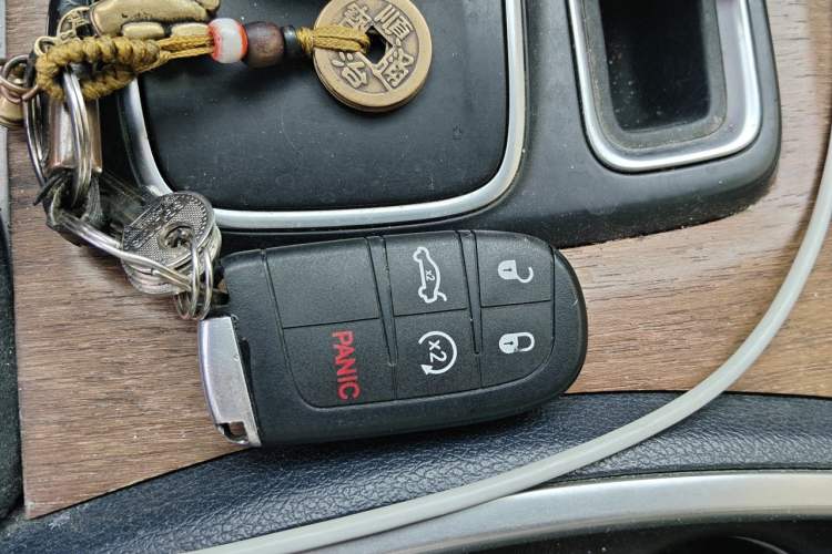 Used Chrysler 300C 2014 3.0L Excellence Edition Vehicle Key