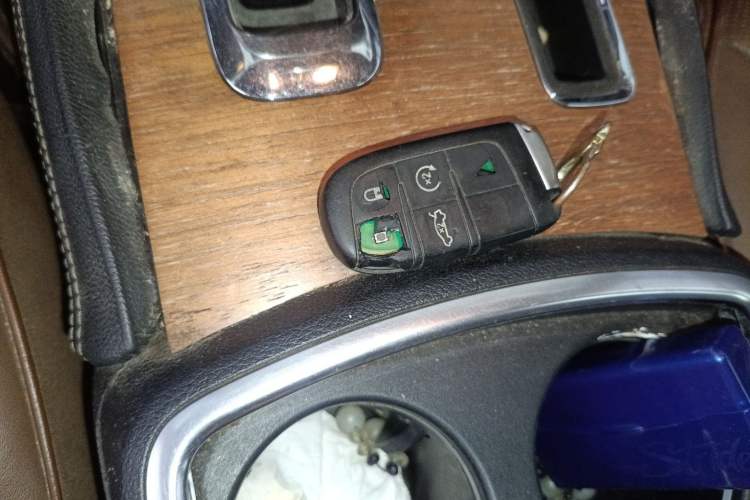 Used Chrysler 300C 2014 3.0L Excellence Edition Vehicle Key