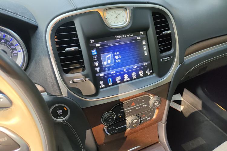 Used Chrysler 300C 2016 3.0L Supreme Edition Audio And AC Panel