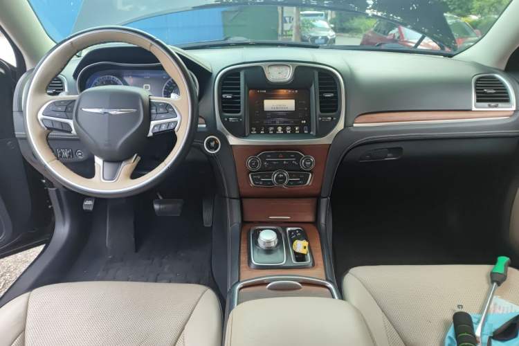 Used Chrysler 300C 2016 3.0L Supreme Edition Center Console
