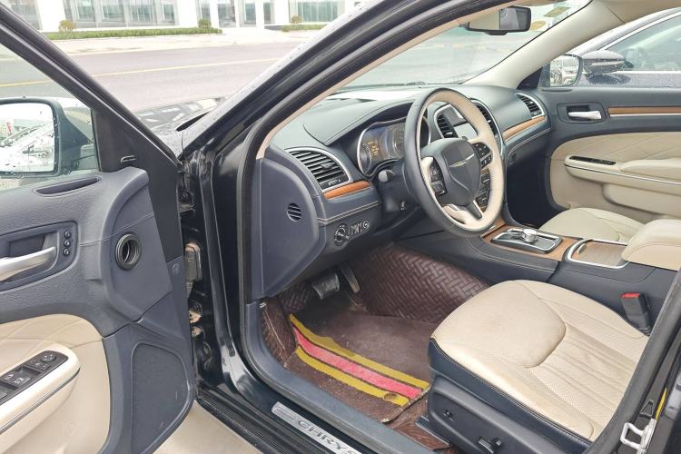 Used Chrysler 300C 2016 3.0L Supreme Edition Driver Seat