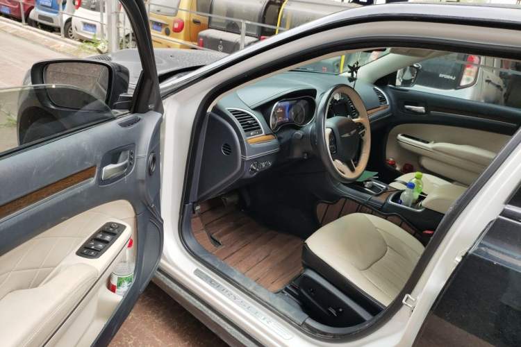 Used Chrysler 300C 2016 3.0L Supreme Edition Driver Seat