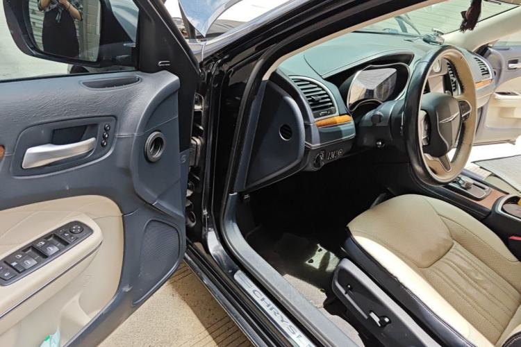 Used Chrysler 300C 2016 3.0L Supreme Edition Driver Seat
