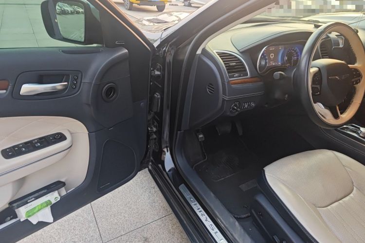 Used Chrysler 300C 2016 3.0L Supreme Edition Driver Seat