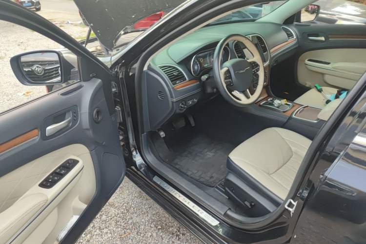 Used Chrysler 300C 2016 3.0L Supreme Edition Driver Seat