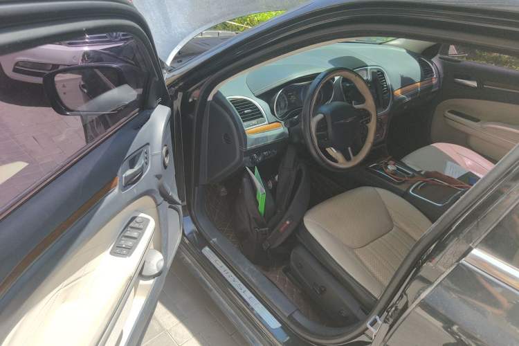 Used Chrysler 300C 2016 3.0L Supreme Edition Driver Seat