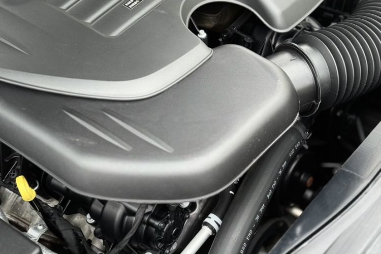 Used Chrysler 300C 2016 3.0L Supreme Edition Engine Bay