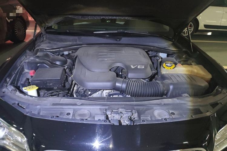 Used Chrysler 300C 2016 3.0L Supreme Edition Engine Bay