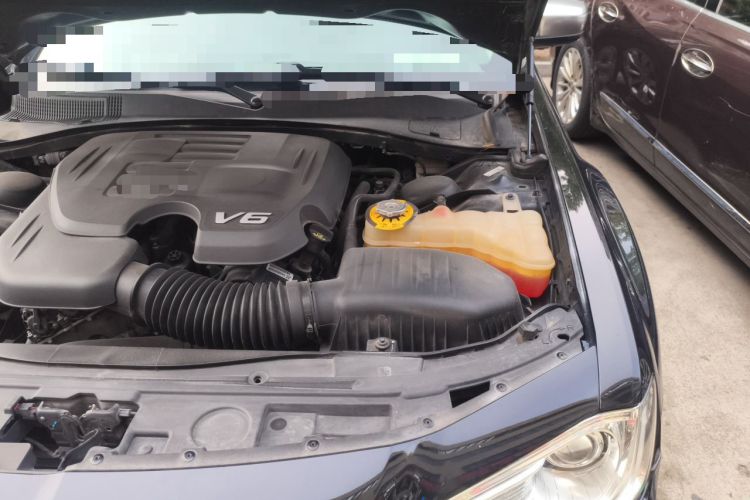 Used Chrysler 300C 2016 3.0L Supreme Edition Engine Bay Left