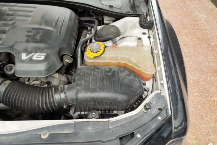 Used Chrysler 300C 2016 3.0L Supreme Edition Engine Bay Left