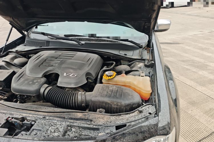 Used Chrysler 300C 2016 3.0L Supreme Edition Engine Bay Left