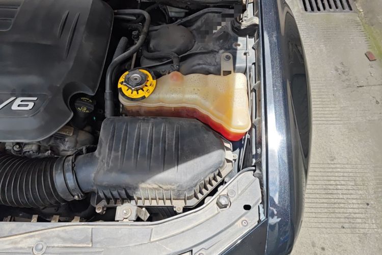 Used Chrysler 300C 2016 3.0L Supreme Edition Engine Bay Left