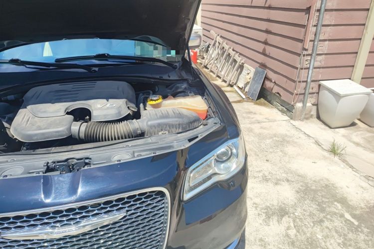 Used Chrysler 300C 2016 3.0L Supreme Edition Engine Bay Left