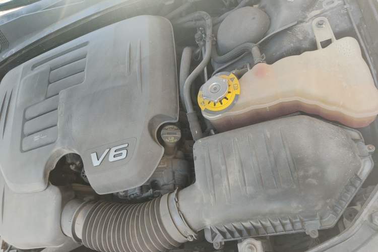 Used Chrysler 300C 2016 3.0L Supreme Edition Engine Bay Left