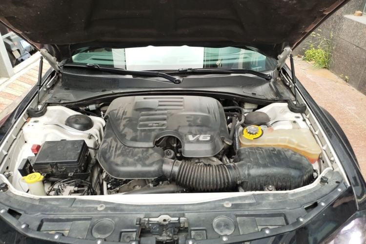 Used Chrysler 300C 2016 3.0L Supreme Edition Engine Bay