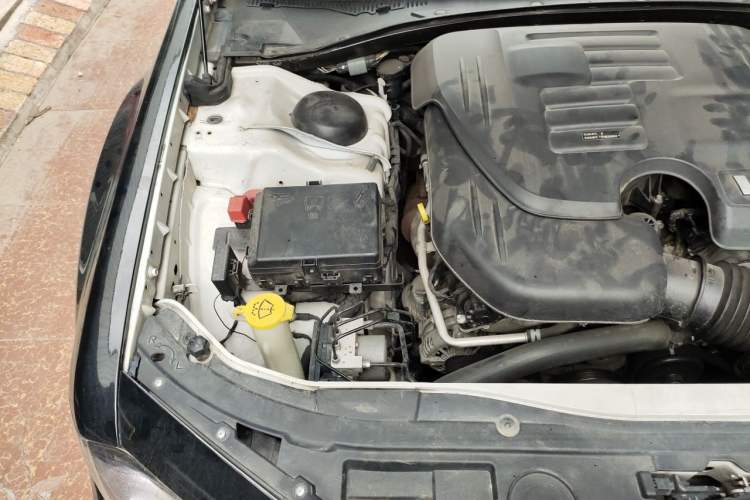 Used Chrysler 300C 2016 3.0L Supreme Edition Engine Bay Right
