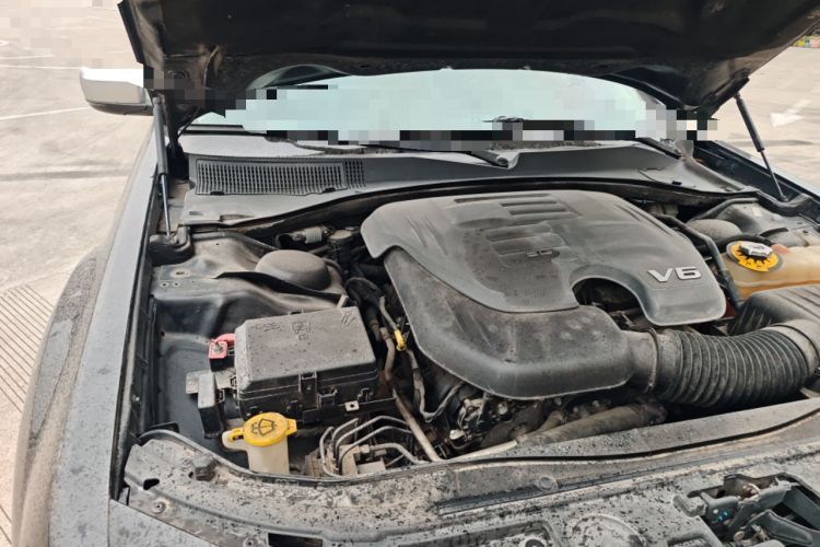 Used Chrysler 300C 2016 3.0L Supreme Edition Engine Bay Right