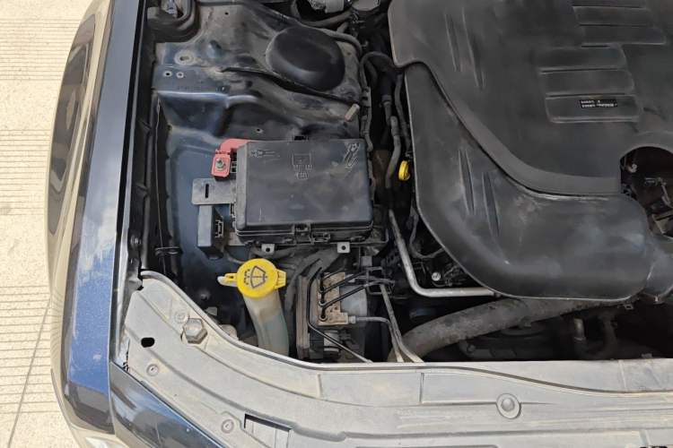 Used Chrysler 300C 2016 3.0L Supreme Edition Engine Bay Right