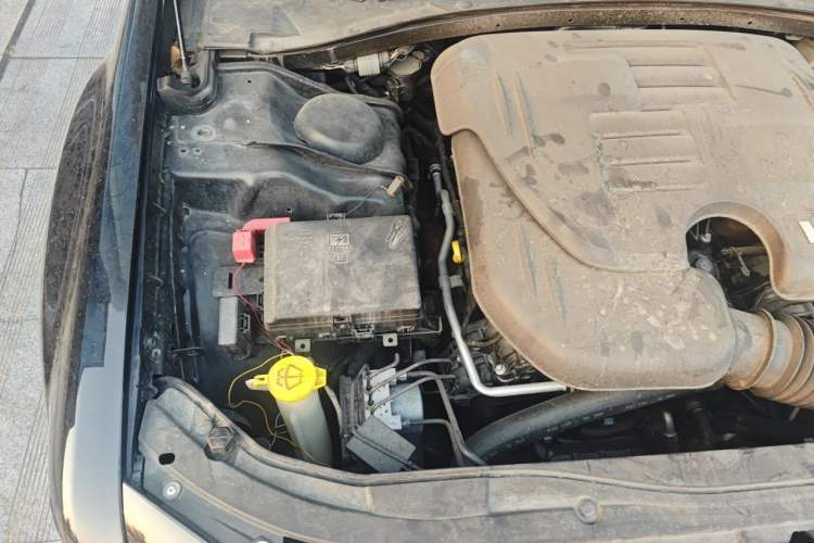 Used Chrysler 300C 2016 3.0L Supreme Edition Engine Bay Right