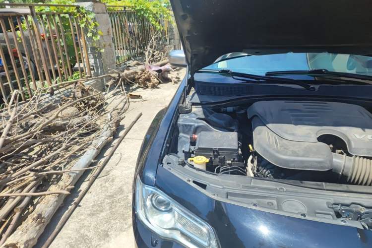 Used Chrysler 300C 2016 3.0L Supreme Edition Engine Bay Right
